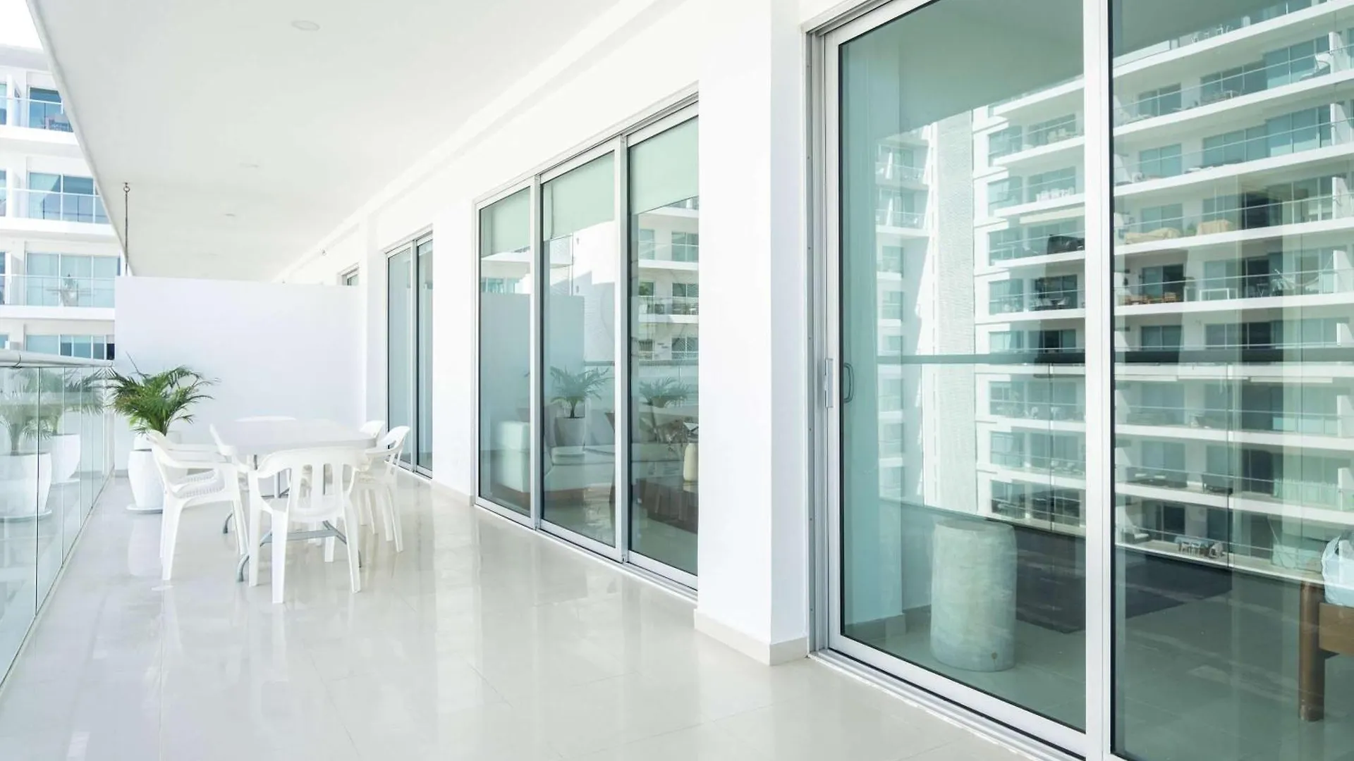 Impeccable 2Br With Charming Balcony In Sunset Beach Colombia
