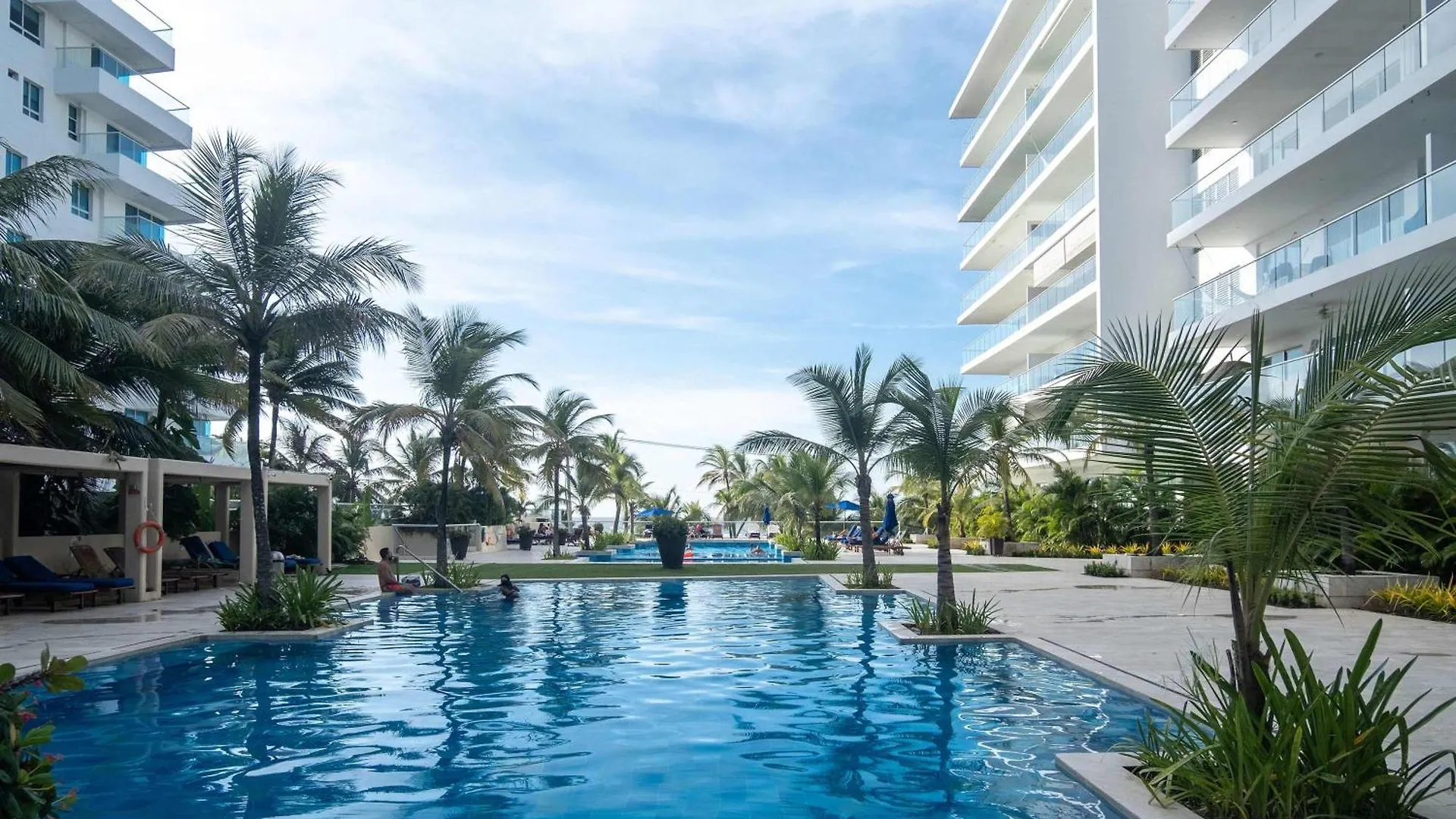 Impeccable 2Br With Charming Balcony In Sunset Beach